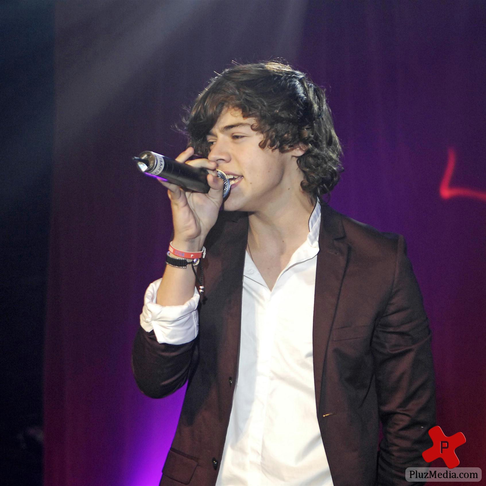 One Direction perform live at G-A-Y nightclub photos | Picture 80769